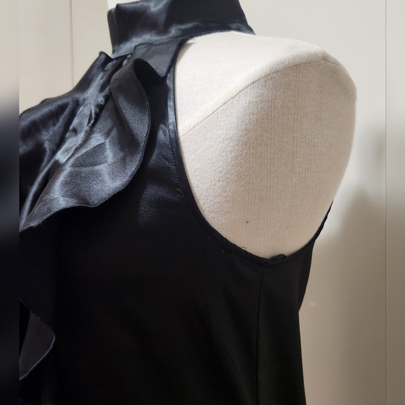 Black ruffle back bow tie haulter top - Picture 4 of 8